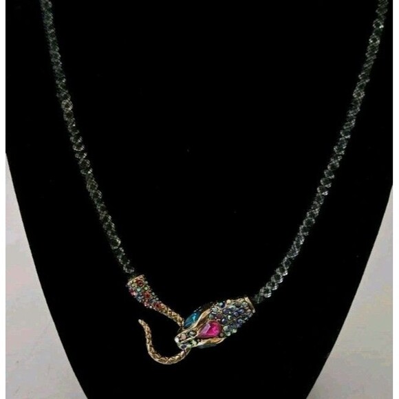Betsey Johnson Crystal Filled Mesh Snake Head Pendant Hook Necklace - Picture 2 of 7